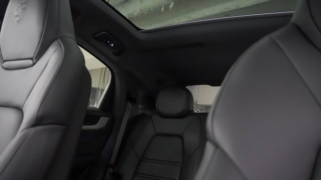 New 2025 Porsche Cayenne Coupe image 36