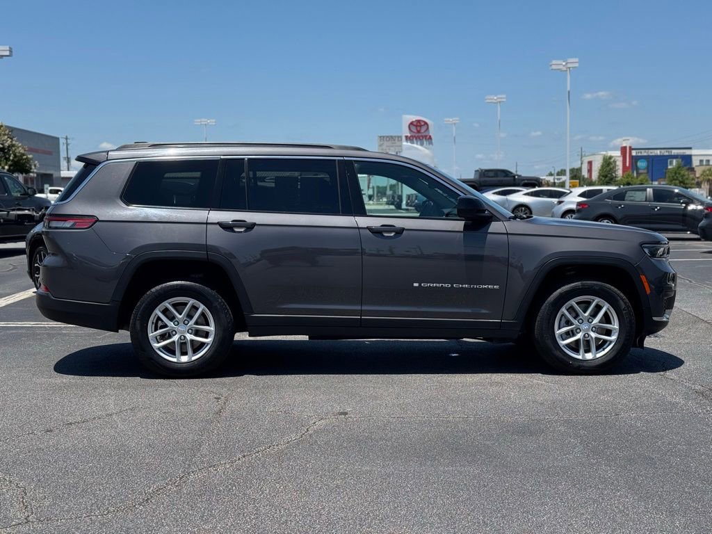 Used 2024 Jeep Grand Cherokee L Laredo RWD image 7