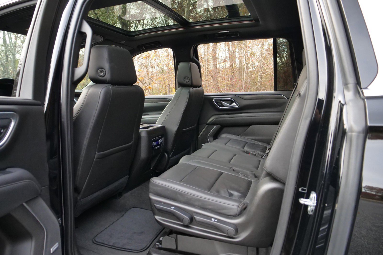 Used 2021 Chevrolet Suburban LT image 24