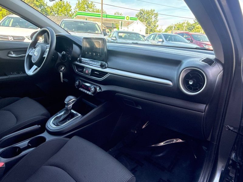 Used 2019 Kia Forte LXS FWD image 16