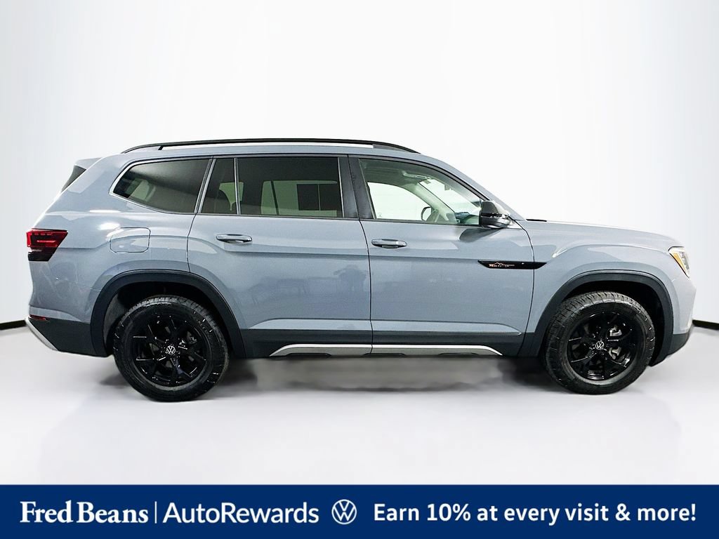 Used 2025 Volkswagen Atlas Peak Edition SE AWD/4WD image 11