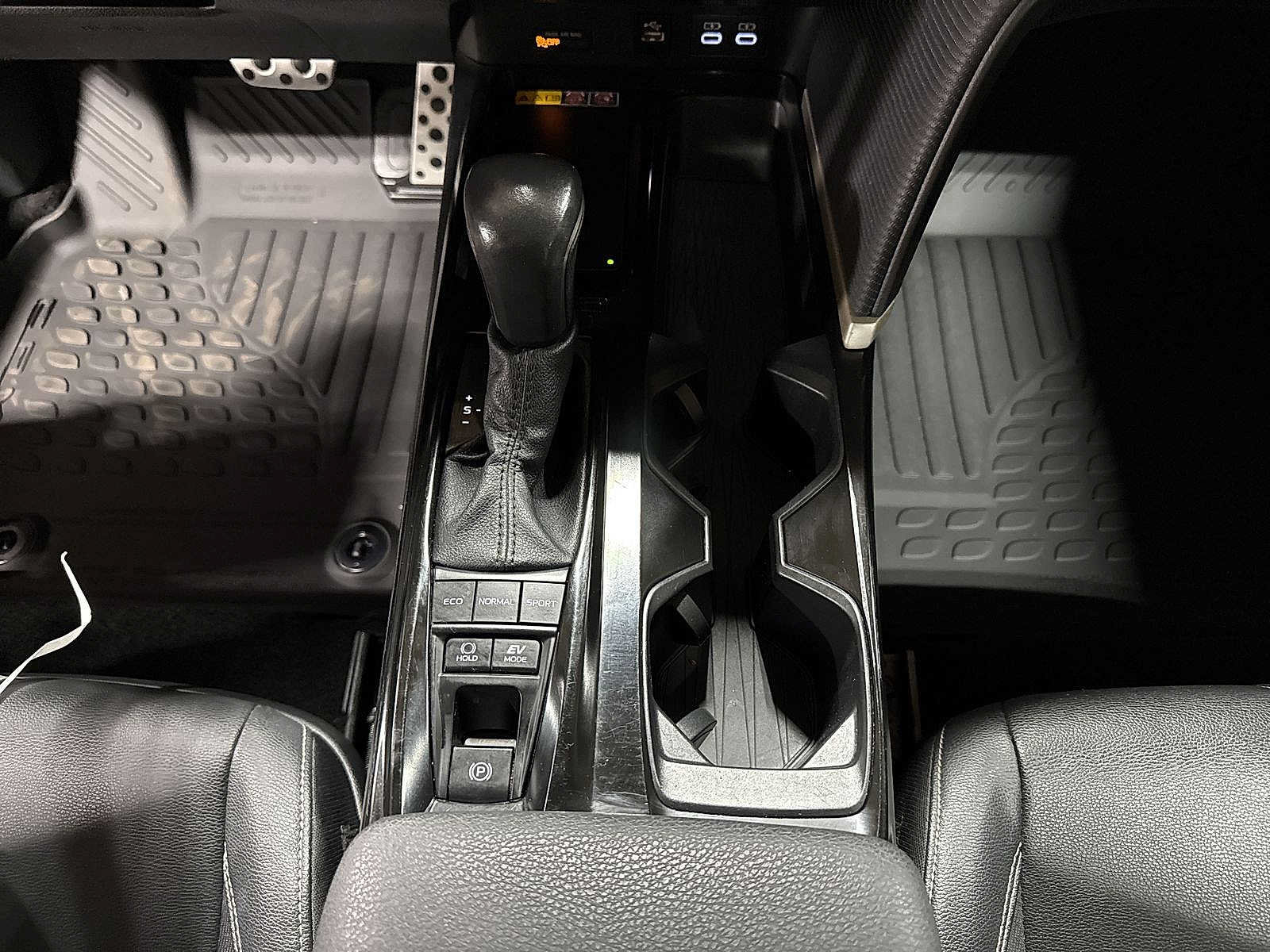 Used 2025 Toyota Camry SE FWD image 29