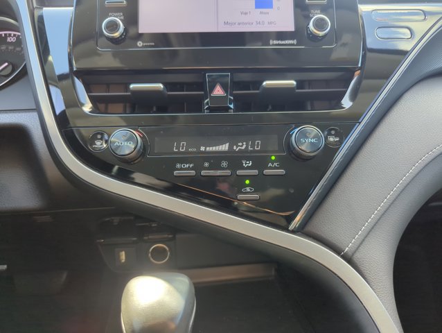 Used 2024 Toyota Camry SE image 11