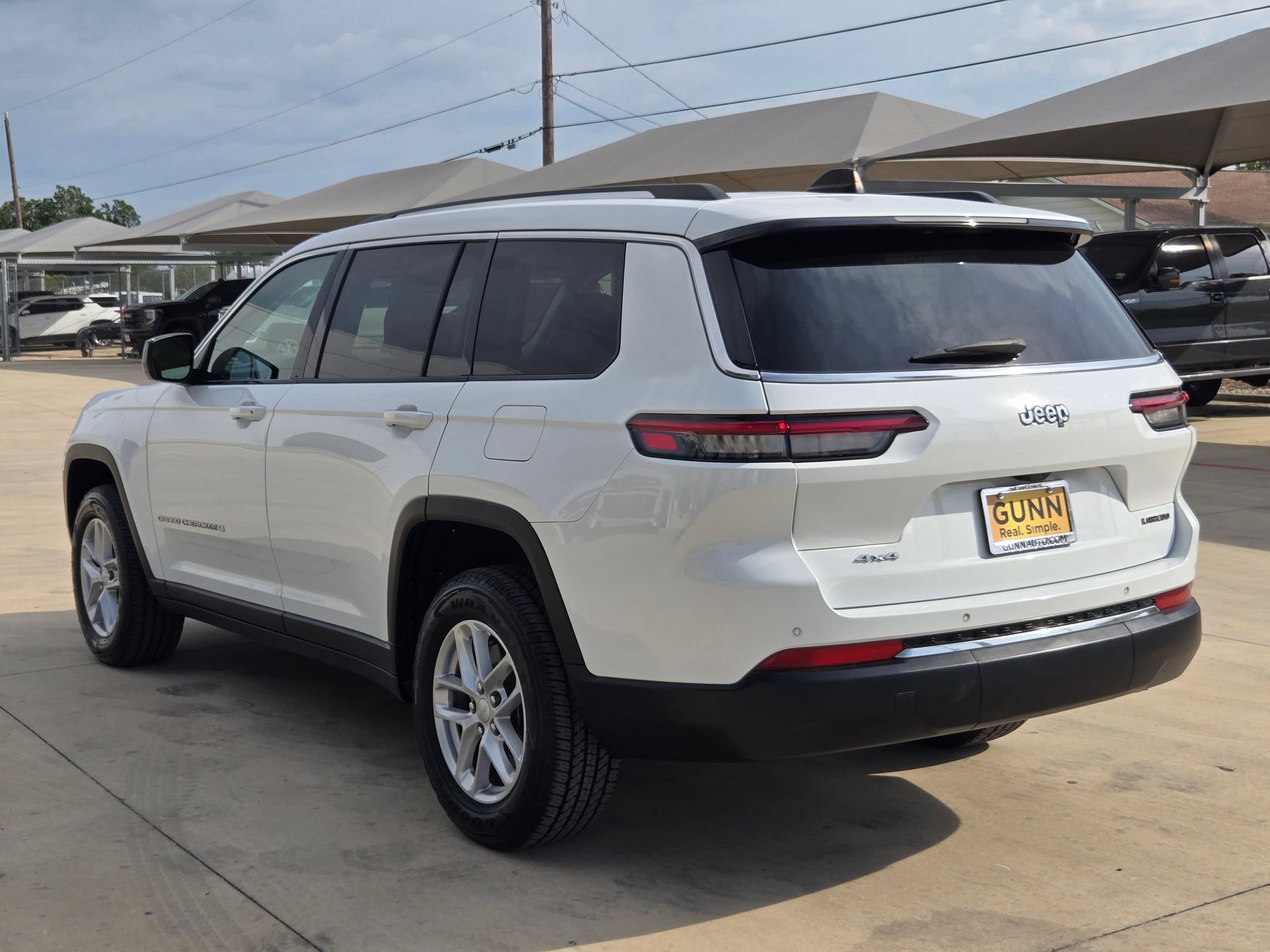 Used 2023 Jeep Grand Cherokee L Laredo AWD/4WD image 5