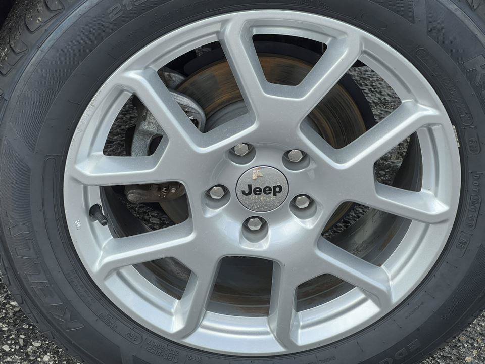 Used 2023 Jeep Renegade Latitude AWD/4WD image 6
