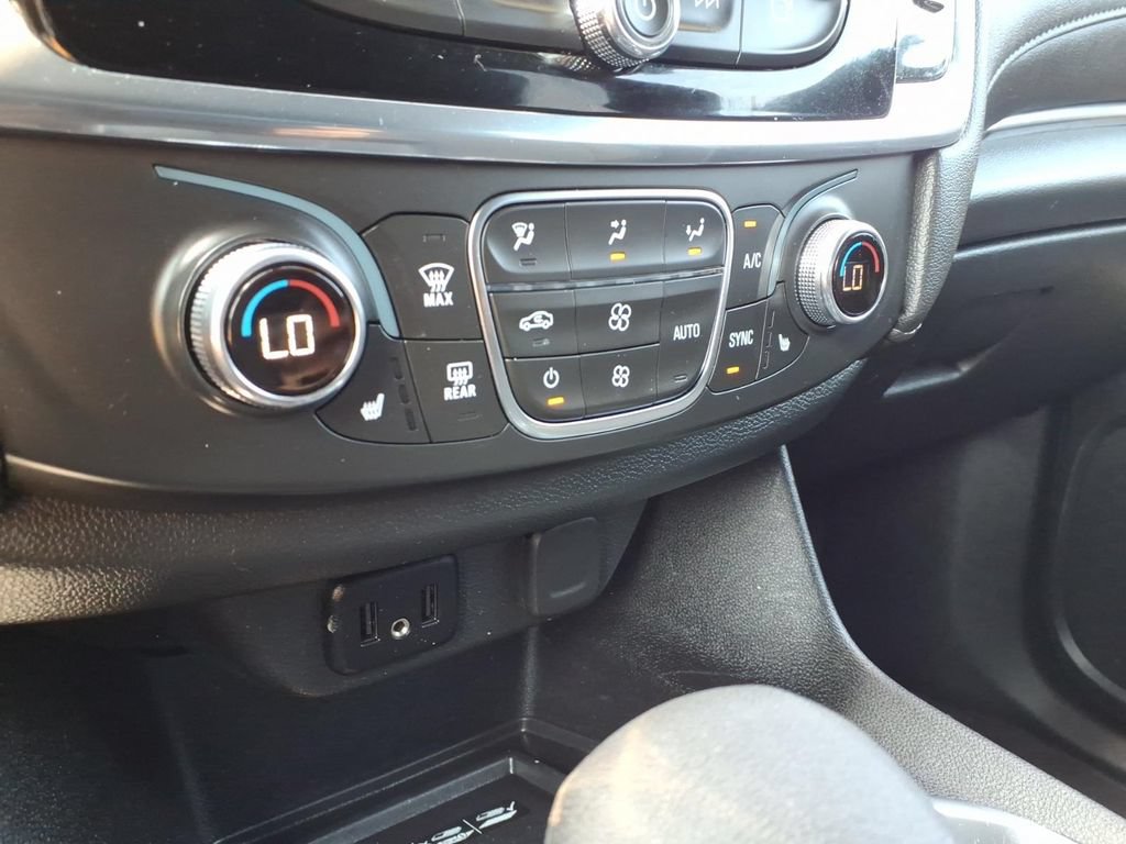 Used 2023 Chevrolet Traverse LT AWD/4WD image 20