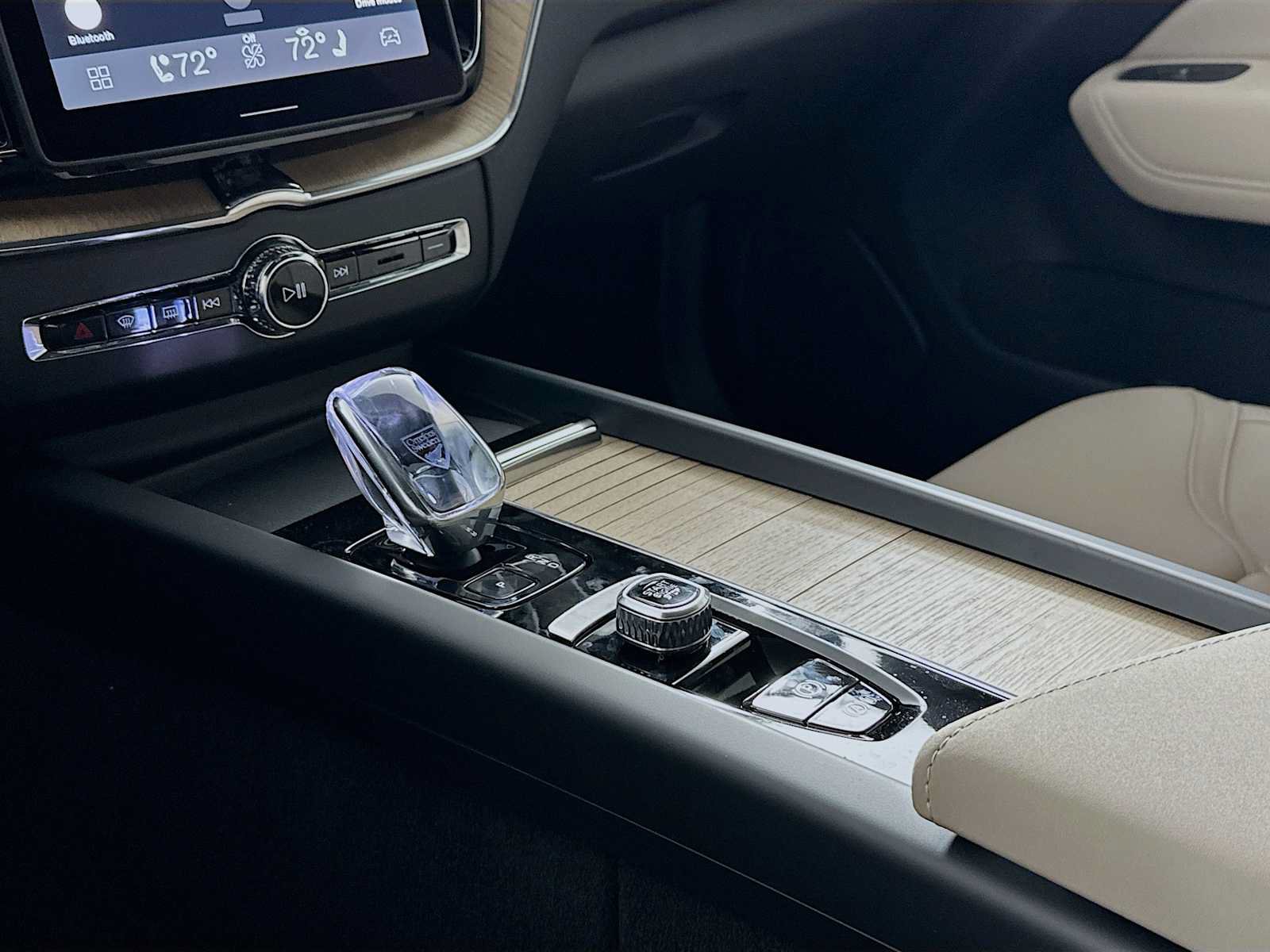 New 2026 Volvo XC60 T8 Plus w/ Protection Package Premier AWD/4WD image 15