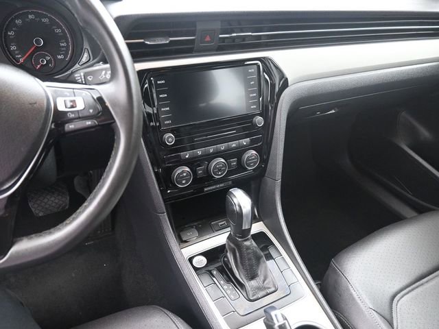 Used 2022 Volkswagen Passat 2.0T SE image 9