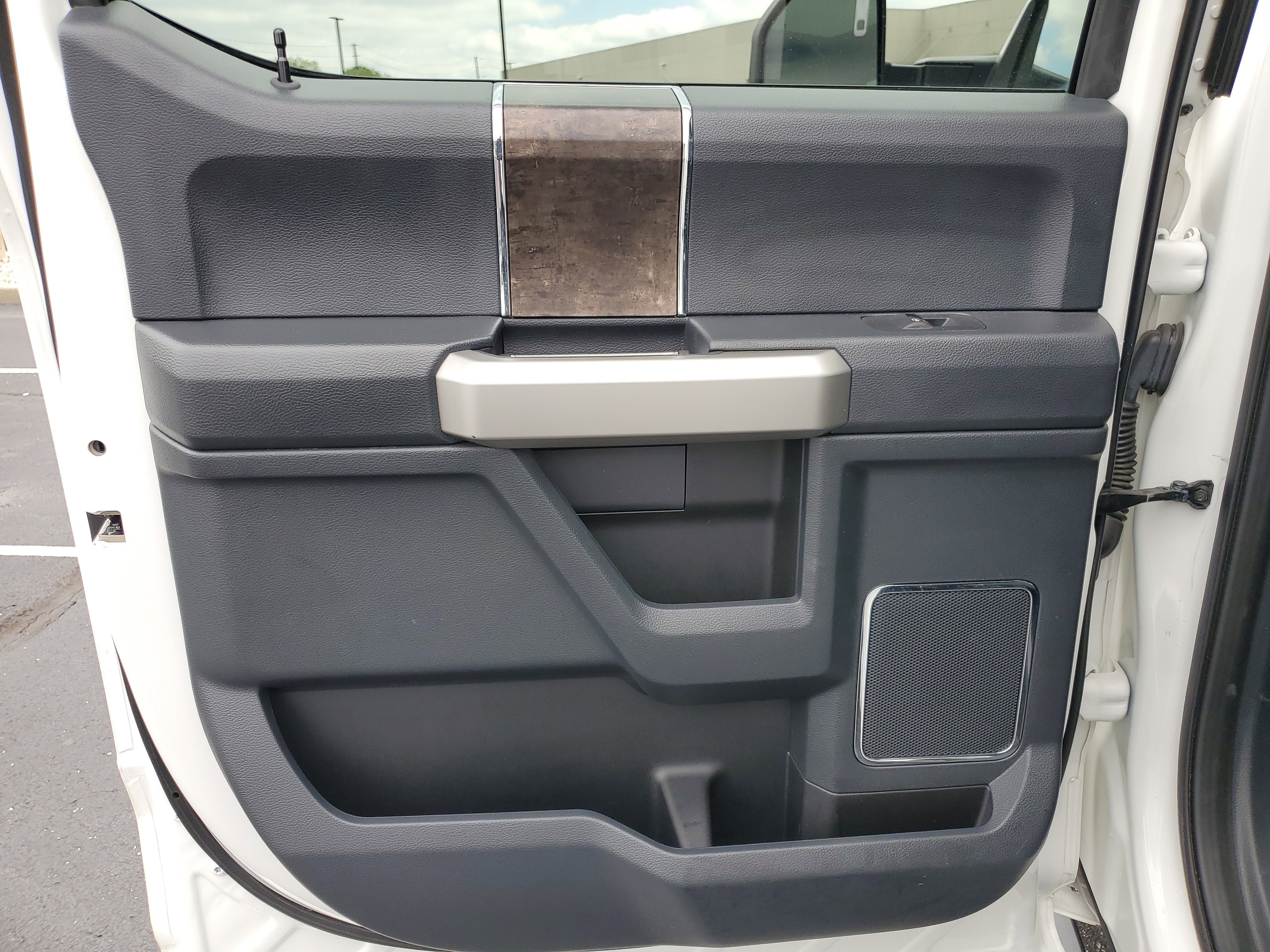 Used 2022 Ford F350 Lariat w/ Black Appearance Package AWD/4WD image 16