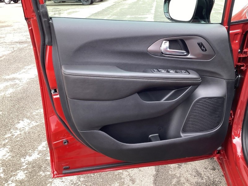 New 2026 Chrysler Pacifica Select image 22