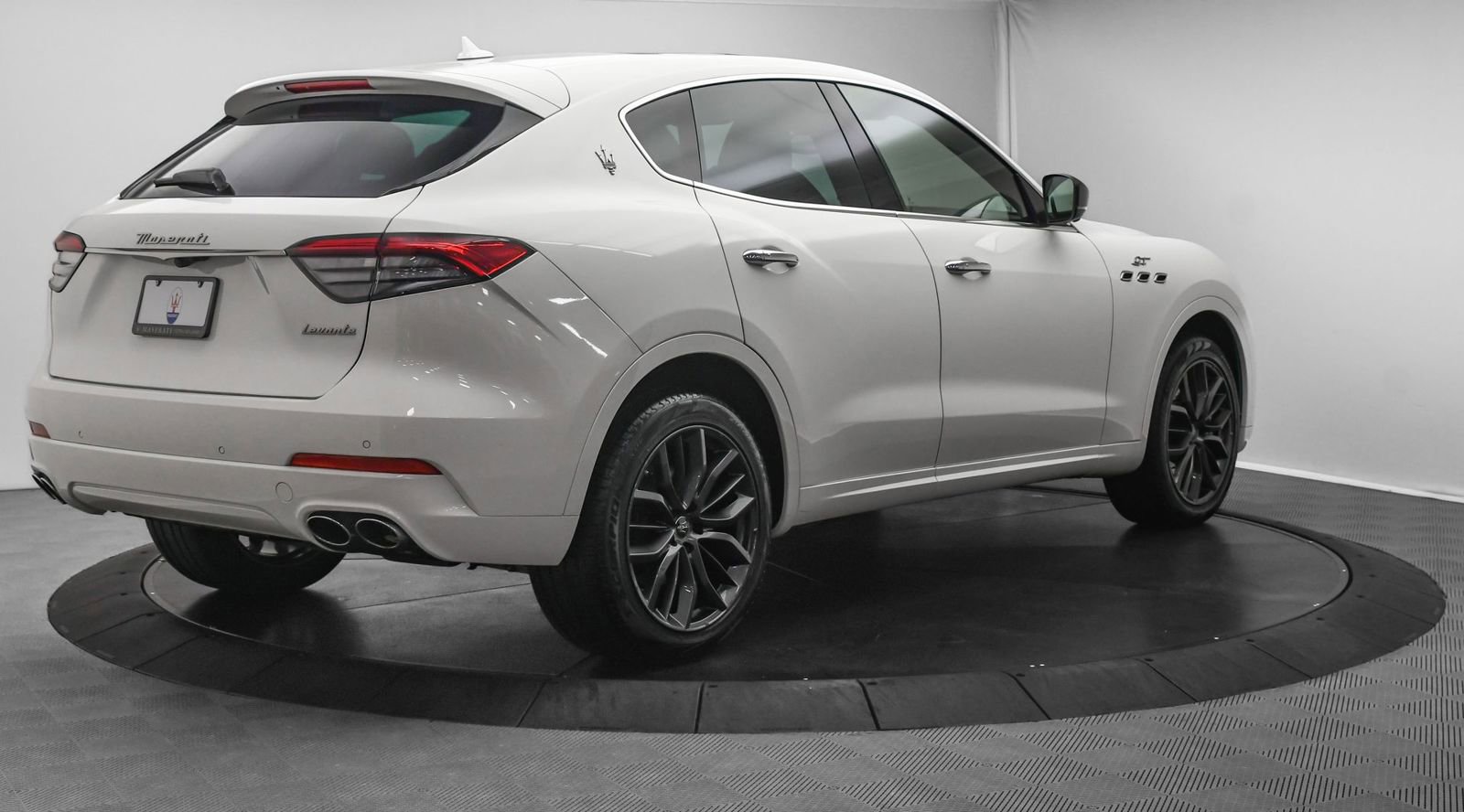 New 2024 Maserati Levante GT Ultima image 9
