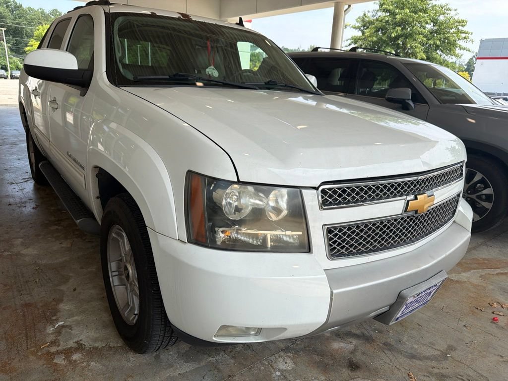 Used 2012 Chevrolet Avalanche LT w/ Suspension Package, Off-Road AWD/4WD image 4