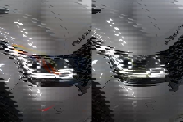 Used 2019 Land Rover Range Rover Velar R-Dynamic SE image 31