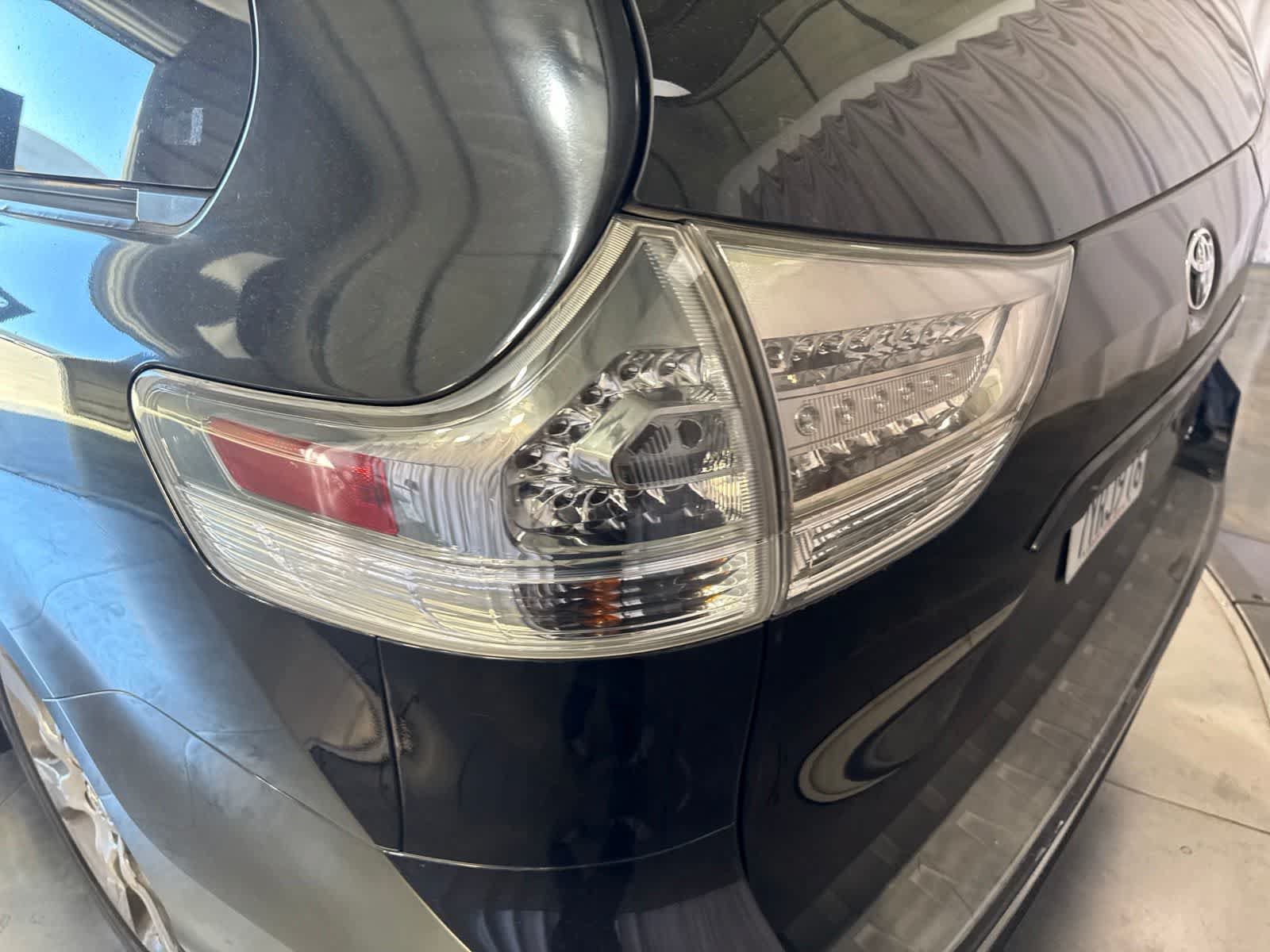 Used 2015 Toyota Sienna SE FWD image 12