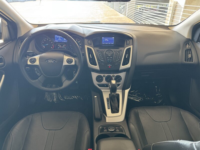 Used 2014 Ford Focus SE w/ Equipment Group 201A FWD image 17