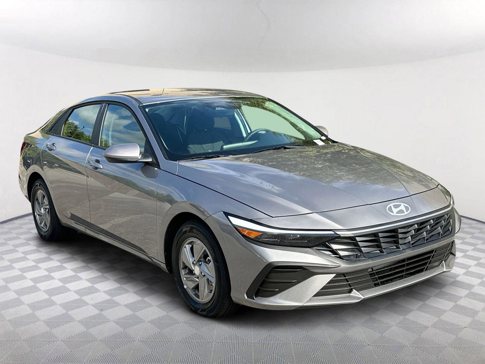 New 2025 Hyundai Elantra SE image 3