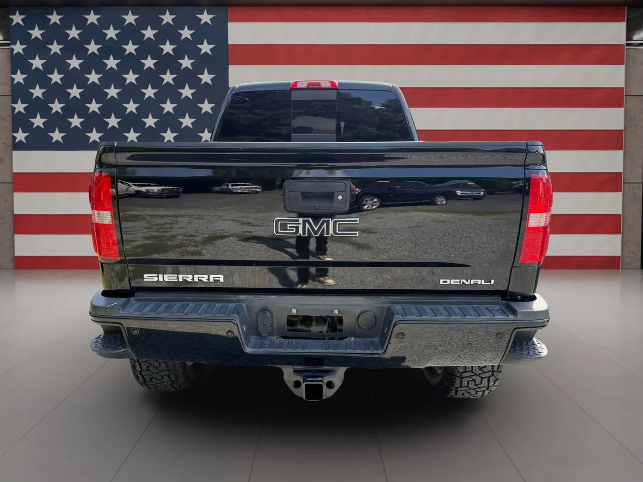 Used 2019 GMC Sierra 2500 Denali w/ Duramax Plus Package AWD/4WD image 4