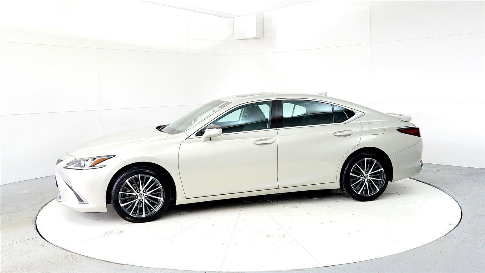 Used 2023 Lexus ES 250 w/ Premium Package image 3