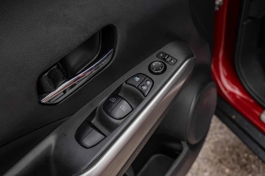 Used 2020 Nissan Kicks SR w/ SR Premium Package image 11