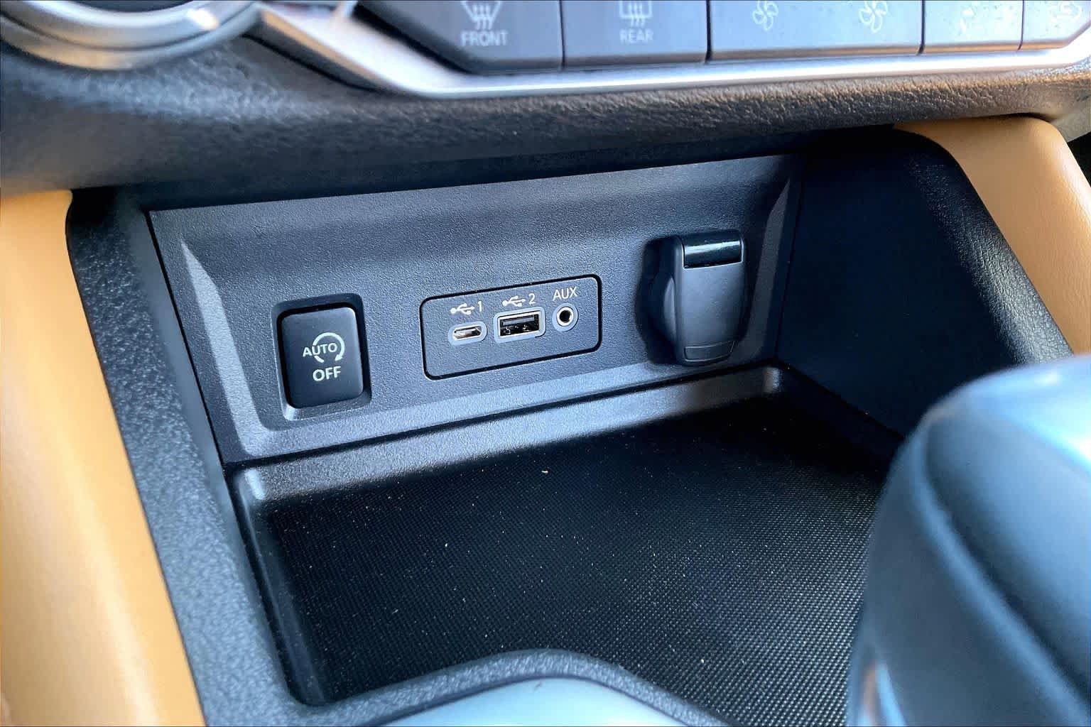Used 2025 Nissan Sentra SV w/ SV Premium Package FWD image 33