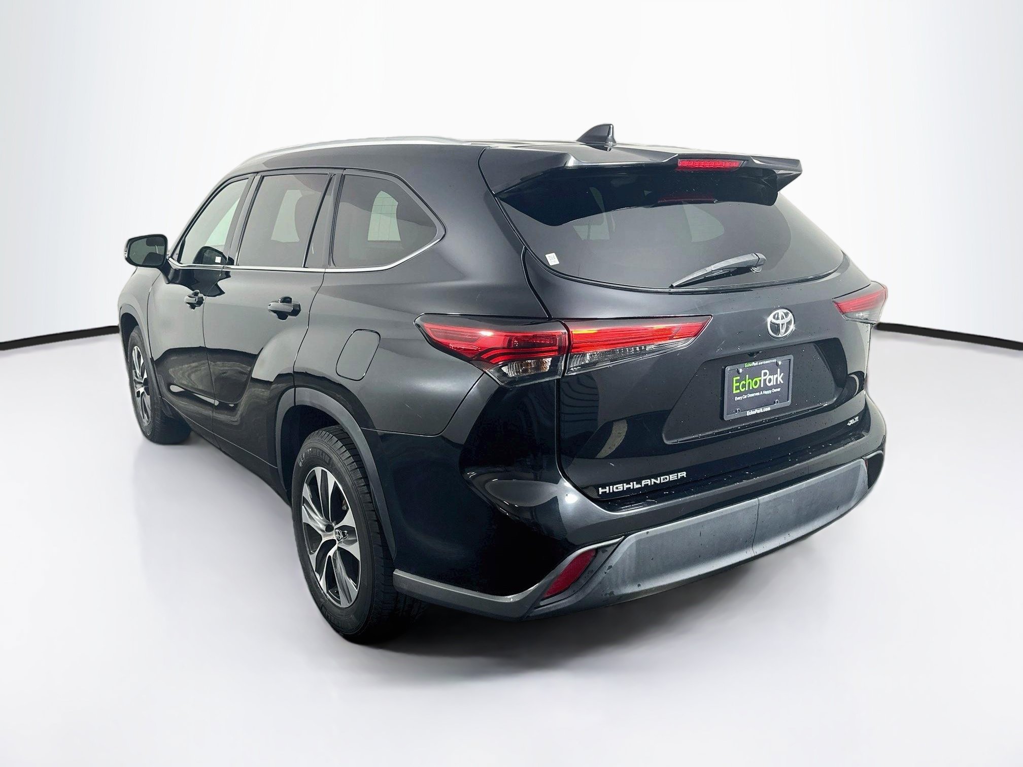 Used 2022 Toyota Highlander XLE FWD image 5
