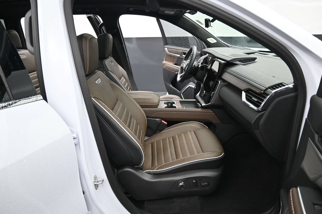 Used 2026 GMC Acadia Denali Ultimate w/ LPO, Floor Liner Package AWD/4WD image 38