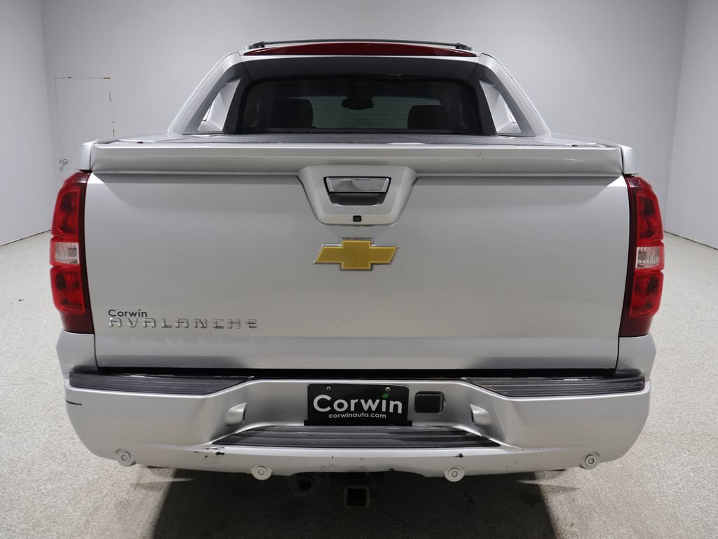 Used 2013 Chevrolet Avalanche LTZ AWD/4WD image 3
