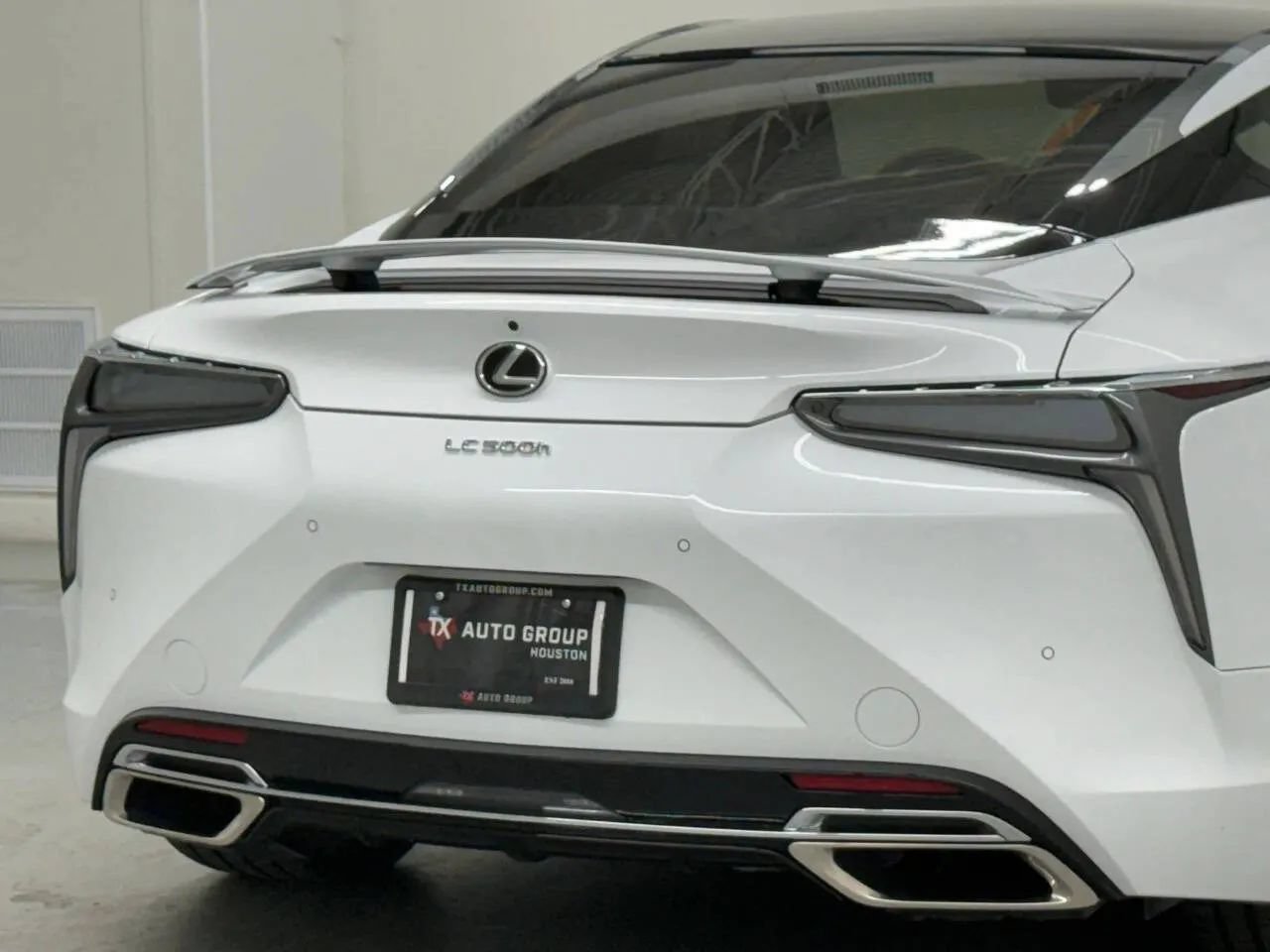 Used 2023 Lexus LC 500h w/ Dynamic Handling Package RWD image 32