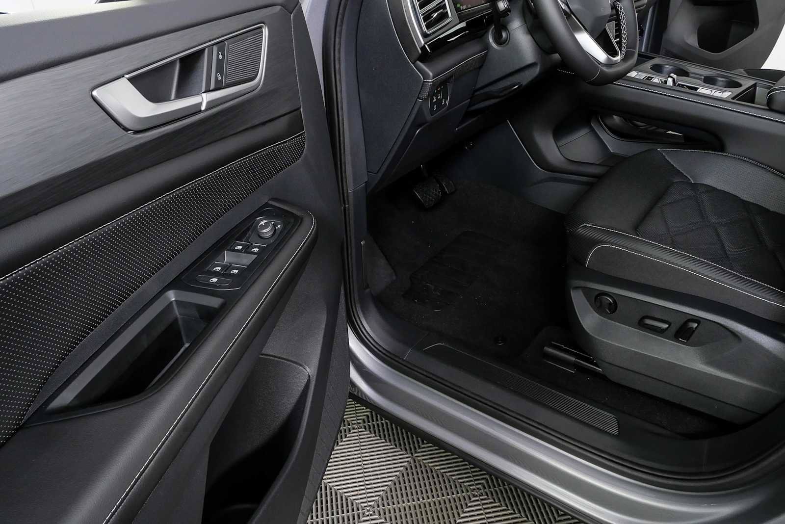 New 2026 Volkswagen Atlas Cross Sport SE FWD image 9