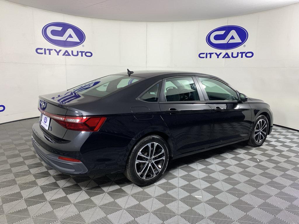 Used 2025 Volkswagen Jetta Sport FWD image 3