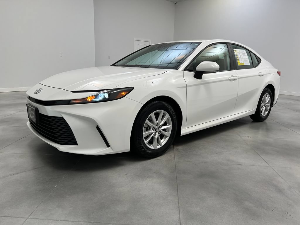 Used 2025 Toyota Camry LE FWD image 4