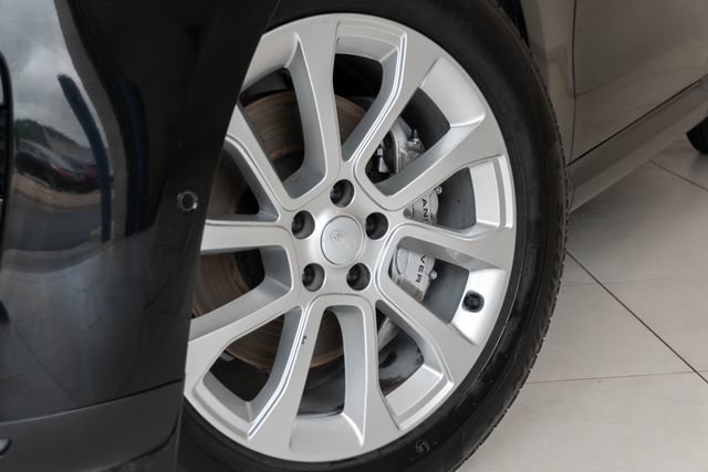Used 2025 Land Rover Range Rover Sport SE AWD/4WD image 2