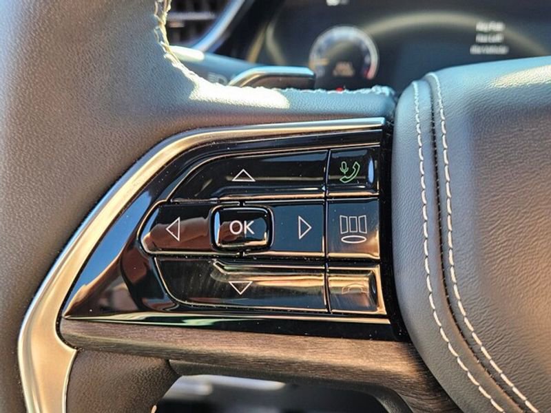 Used 2023 Jeep Grand Cherokee L Overland image 29