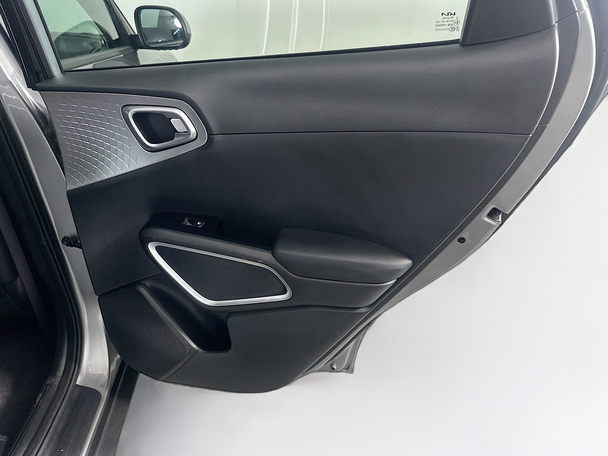 Used 2025 Kia Soul LX w/ LX Technology Package FWD image 30