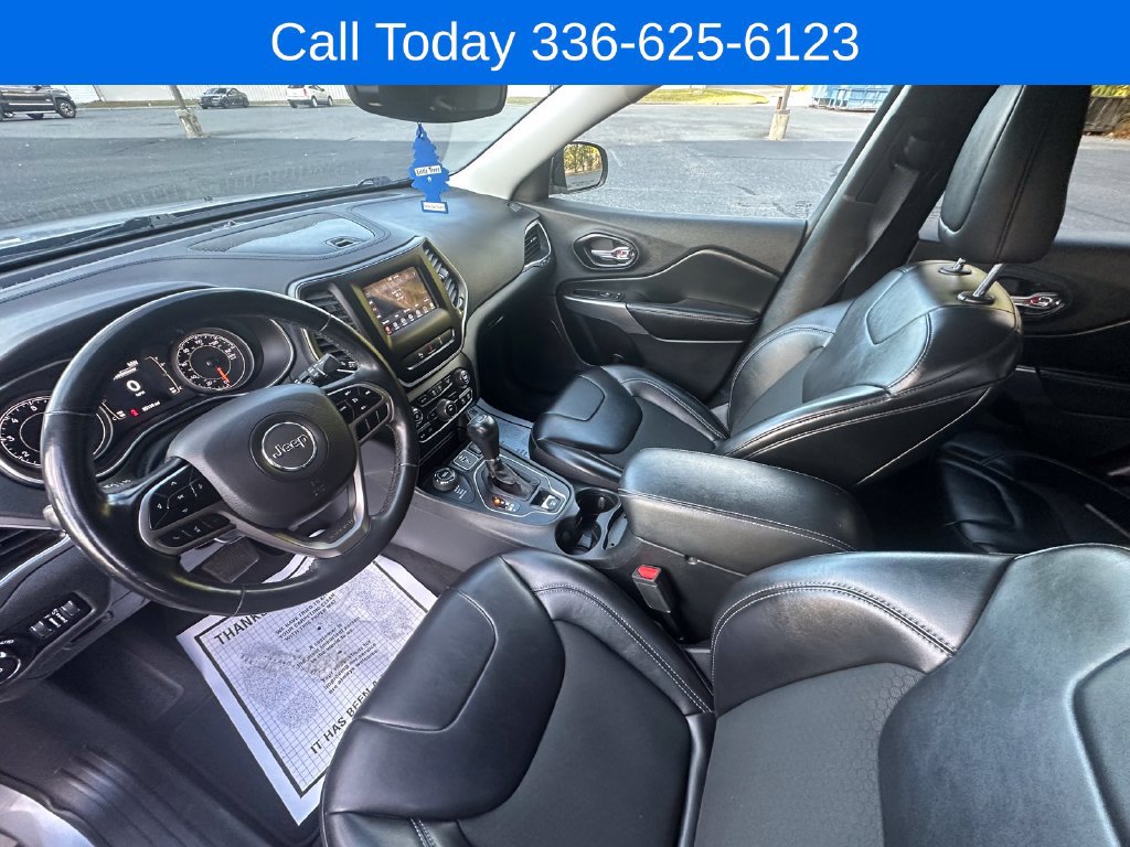 Used 2021 Jeep Cherokee Latitude Plus AWD/4WD image 11