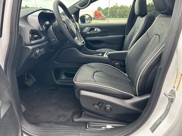 New 2026 Chrysler Pacifica Limited w/ S Appearance Package image 45