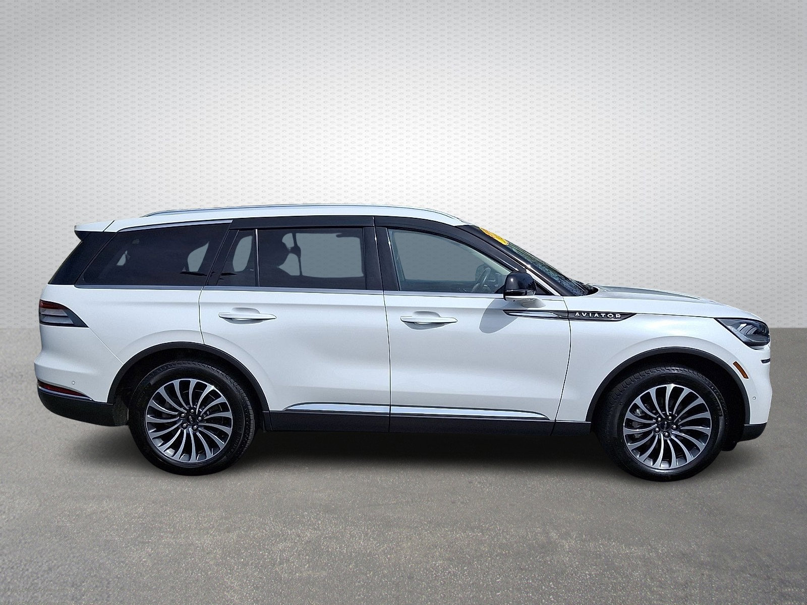 Used 2023 Lincoln Aviator Reserve w/ Equipment Group 201A image 7