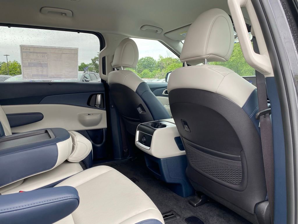 New 2026 Kia Carnival EX FWD image 28