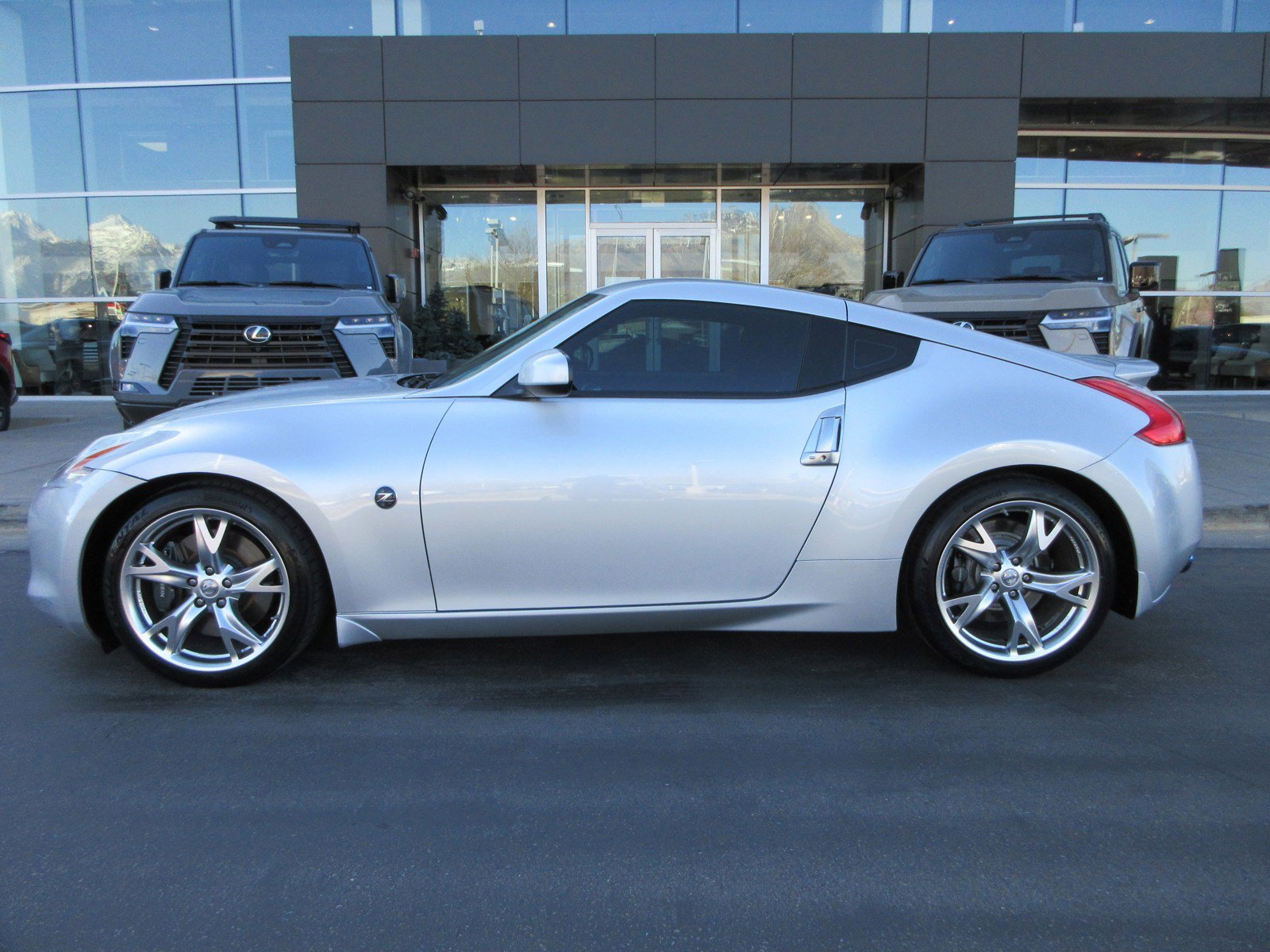 Used 2009 Nissan 370Z Touring w/ Sport Pkg image 4