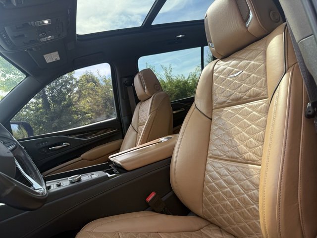 Used 2023 Cadillac Escalade ESV Premium Luxury image 16