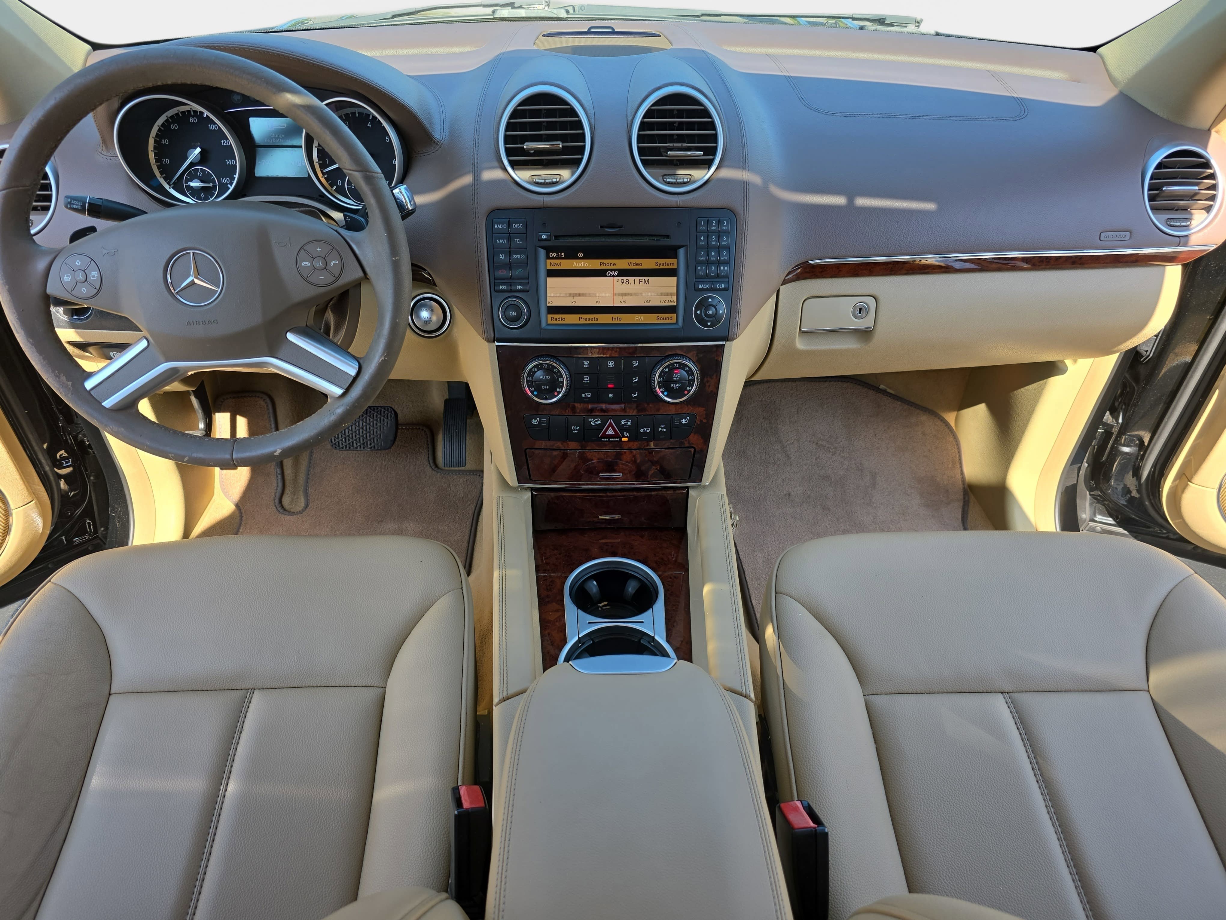 Used 2011 Mercedes-Benz GL 450 4MATIC image 9