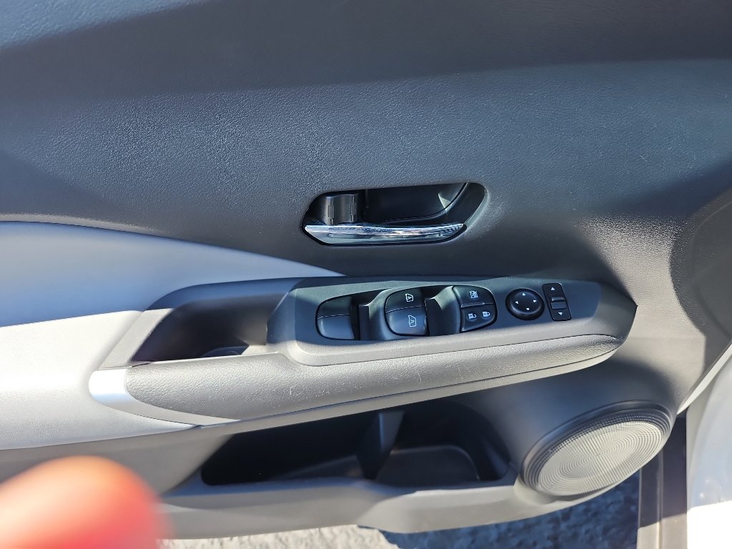 Used 2024 Nissan Kicks SR w/ SR Premium Package FWD image 18