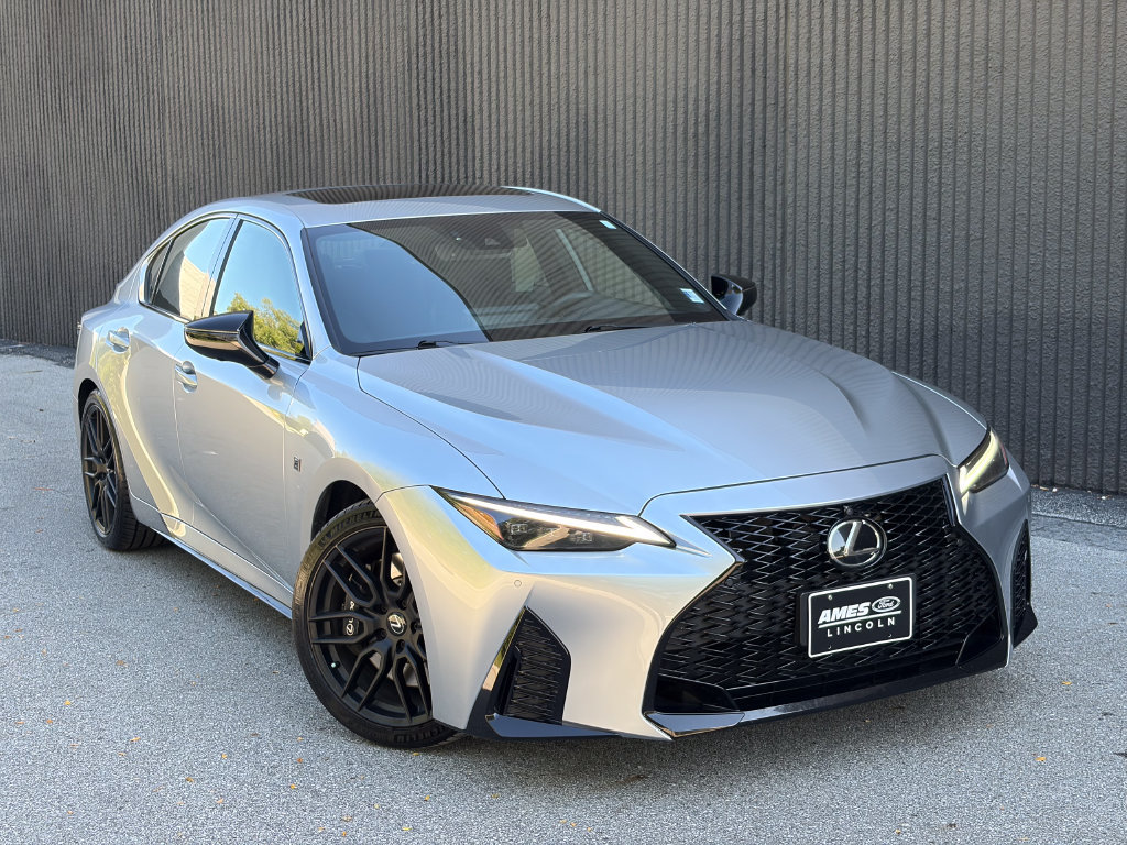 Used 2024 Lexus IS 500 RWD image 9
