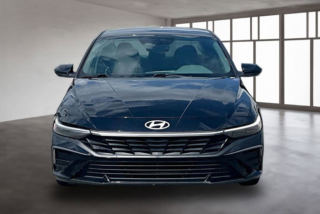 Used 2024 Hyundai Elantra SEL FWD image 3
