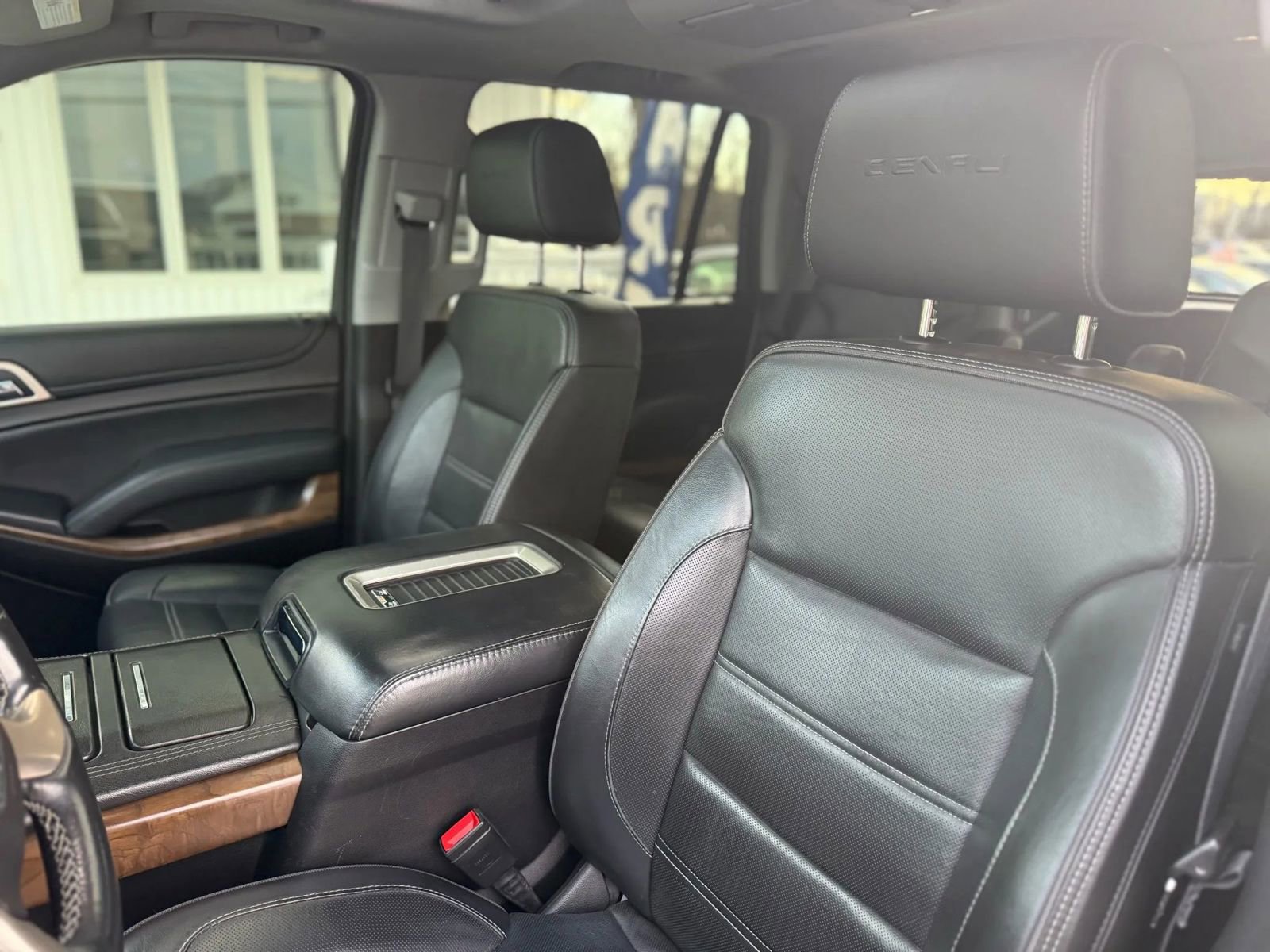 Used 2019 GMC Yukon Denali w/ Denali Ultimate Package image 15