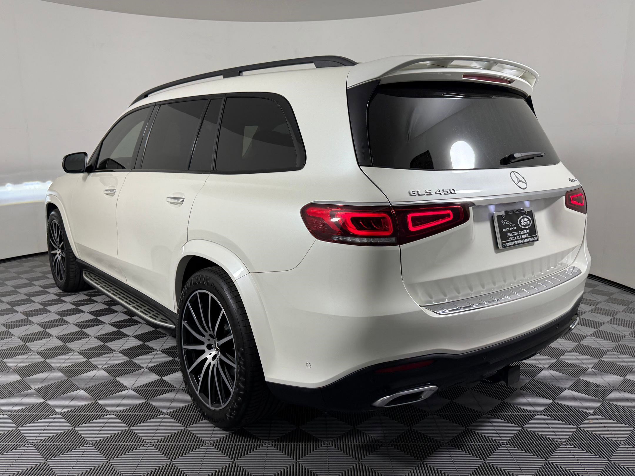 Used 2022 Mercedes-Benz GLS 450 4MATIC image 3