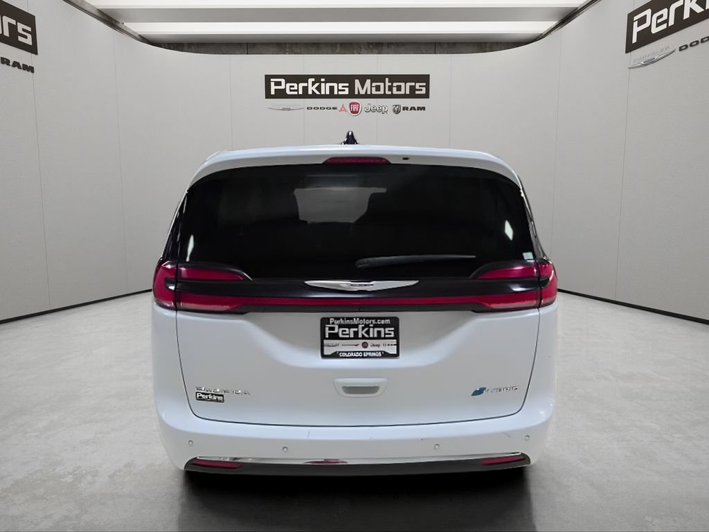 Used 2024 Chrysler Pacifica Limited FWD image 4