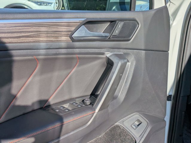 Used 2024 Volkswagen Tiguan SE image 3