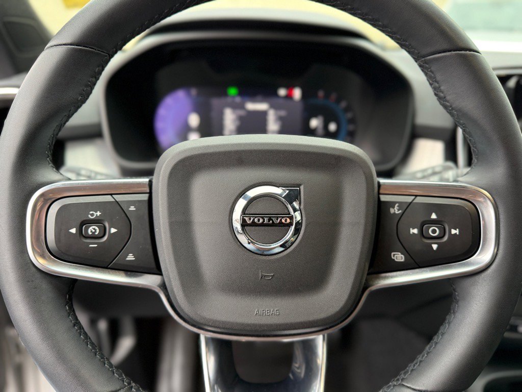 Used 2023 Volvo XC40 B5 Core AWD/4WD image 34