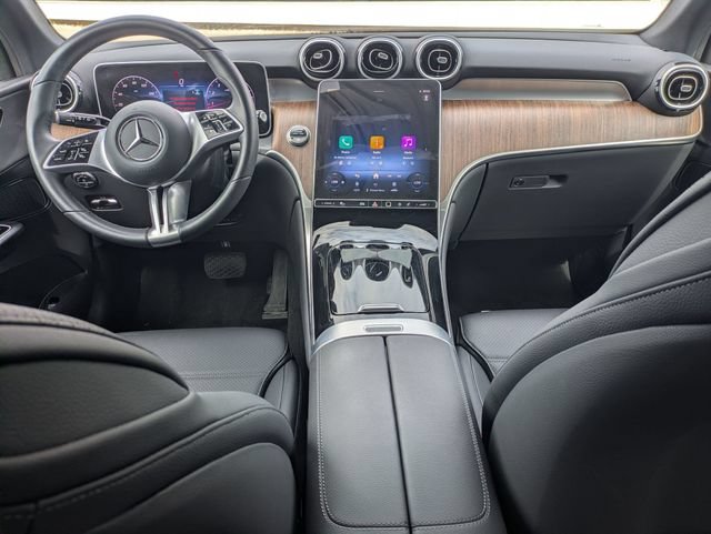 Used 2025 Mercedes-Benz GLC 300 4MATIC image 23